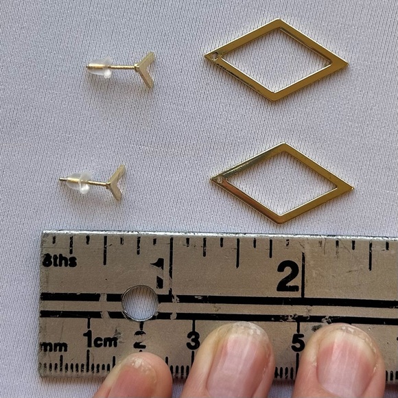 Xuanbao Boho Elegant Geometric Cutout Stud 2 Piece Earrings 14K Gold Plated - Picture 5 of 7